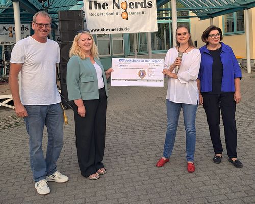 Lions Club spendet 10.000 Euro an den Förderverein Kreuzerfeldsporthalle