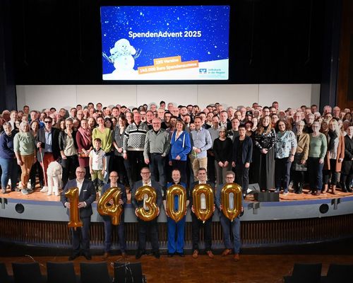 Abteilungen des TV Rottenburg erhalten Spenden beim SpendenAdvent der Volksband in der Region